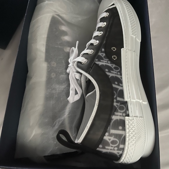 Chistian Dior Low Tops - Picture 4 of 4